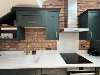 Luxury Penthouse - Skylights & Views -3BR - Sleeps 8 - 5