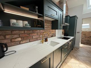 Luxury Penthouse - Skylights & Views -3BR - Sleeps 8 - 3