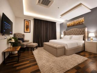 Goldcrest Mall DHA Phase 4 - Luxury Serviced Apartments by Alvis Suite - 1