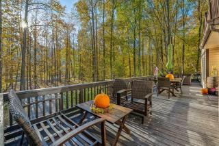 Herons Rest -- Riverfront, Fire Pit, All seasons Porch, Grill, Games, Fishing, Deck, Wifi, River view - 7