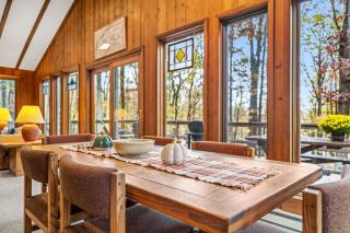 Haven Home - Deck, Grill, Hiking, Pool Access, Games, Community Playground and Tennis Courts - 0