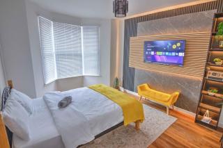 Modern Family & Contractor Home - Free Parking - Garden - Sleeps 6 - Fast WiFi - - 2