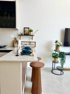 Loftfully Yours - Luxe duplex with Balcony & Kitchen - 5