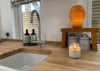 Air conditioned Cabin cosy retreat in Derbyshire - 4