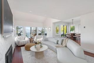 Ocean View Luxury Retreat in West Vancouver - 4