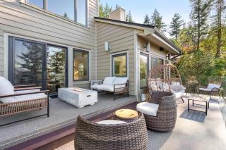 Ocean View Luxury Retreat in West Vancouver - 2