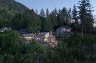 Ocean View Luxury Retreat in West Vancouver - 2