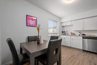 East Allegheny Apartment | Driveway Parking! - 7