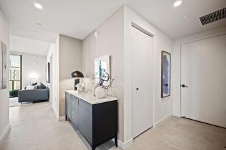 Luxury 2BR 2BA Rooftop Pool Downtown Miami - 2