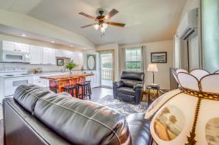 Recently Remodeled Route 66 Retreat! Claremore Gem - 4