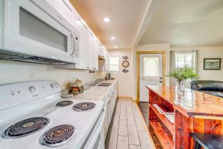Recently Remodeled Route 66 Retreat! Claremore Gem - 3
