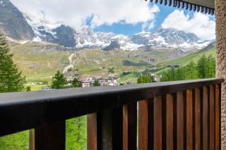 The Ridge Family Apartment with Matterhorn View - 0