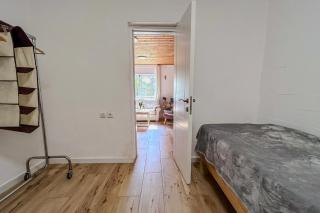 Bright 2 Bedroom, Private Garden - 2