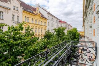 Blueground Vinohrady balcony nr Riegrovy Sady PRG-78 - 5