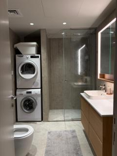 Prime Location Dubai Marina Apartment - 3