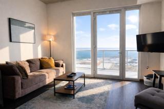 Luxury Penthouse Apt Near Brady St with Balcony and Lake View - 9