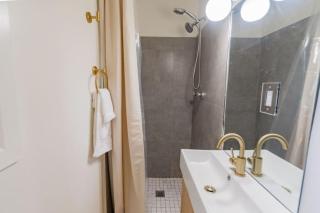 Parkway Boutique Suite 17 - 5