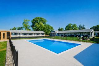 Parkway Boutique Suite 12 - 3