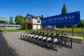 Parkway Boutique Suite 22 - 7
