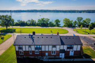 Parkway Boutique Suite 22 - 1