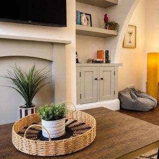3BR Gateshead Home Free Parking WiFi - 6