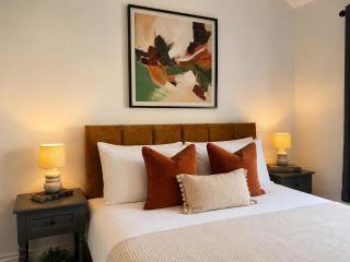 3BR Gateshead Home Free Parking WiFi - 5