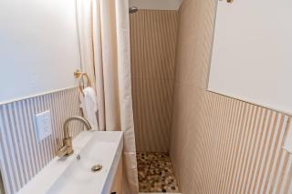 Parkway Boutique Suite 10 - 8