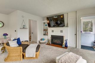 Walk to Beaches! Lincoln City Family Home w/ Yard - 4
