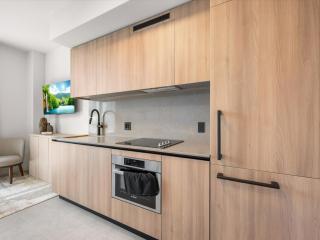 First 2402 Miami Skyline Urban Haven - 2