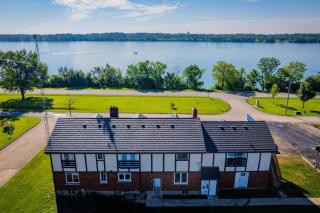 Parkway Boutique Suite 20 - 1