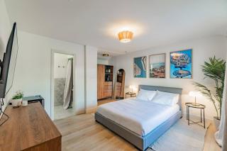 Parkway Boutique Suite 21 - 0
