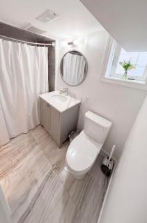Private 1 Bedroom Suite Near Downtown Toronto - 4