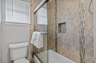 Stylish 3-Bedroom Austin Home in a Seriously Convenient Location - 6