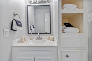 Stylish 3-Bedroom Austin Home in a Seriously Convenient Location - 5