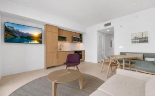 4103 Elevated 1BR with West Views a Pool and 24h Gym in Downtown Miami - 3