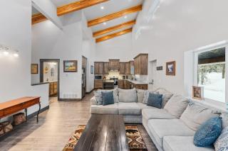 Prism Peaks - Hot Tub, Fire Pit, AC, Yellowstone, ATV, Views - 4