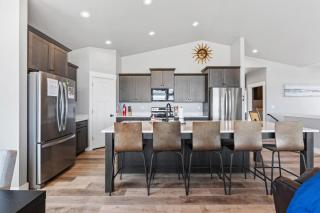 Sunny Side - Sleeps 19, Hot Tub, AC, Games, Ideal Beach Resort - 0