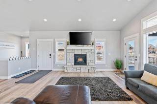 Sunny Side - Sleeps 19, Hot Tub, AC, Games, Ideal Beach Resort - 4