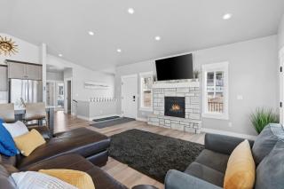 Sunny Side - Sleeps 19, Hot Tub, AC, Games, Ideal Beach Resort - 2
