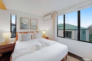 Vibrant Family 2BR Townhouse with Air-Con and Deck - 8