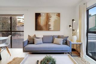 Vibrant Family 2BR Townhouse with Air-Con and Deck - 2