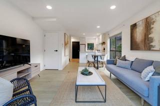 Vibrant Family 2BR Townhouse with Air-Con and Deck - 1