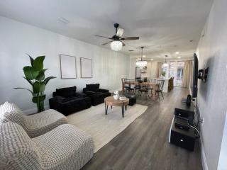 Luxury Townhouse near Convention Center Universal - 2