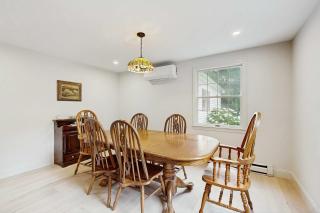 West Falmouth Family Retreat Near Chapoquoit Beach - 6