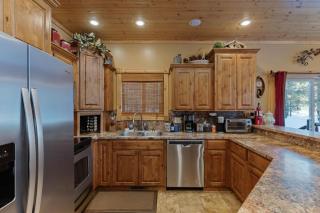 Pine Haven Lodge - Hot Tub, Yellowstone, Family Friendly, Fire Pit - 8