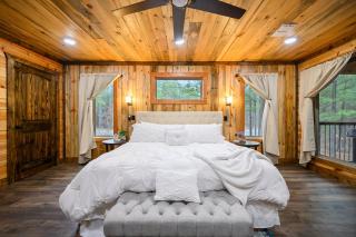 Red Fern Cabin - Rustic Romantic Honeymoon - 8