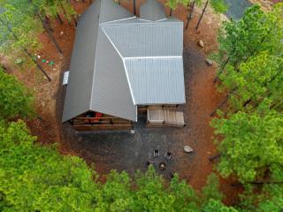 Red Fern Cabin - Rustic Romantic Honeymoon - 4