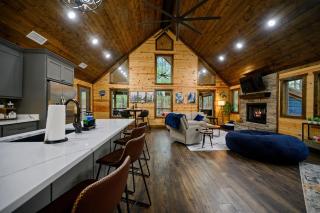 Red Fern Cabin - Rustic Romantic Honeymoon - Broken Bow - 0