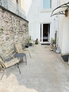 Ground Floor studio flat with free private parking - 4