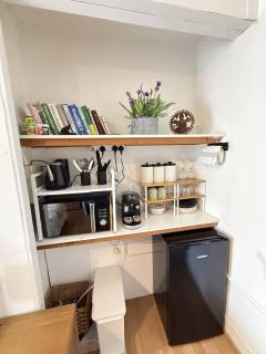 Ground Floor studio flat with free private parking - 2